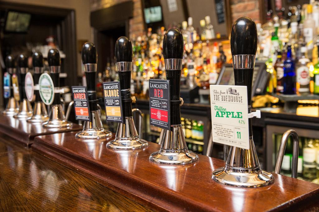 The Duke Of Edinburgh Hotel & Bar Barrow-in-Furness Buitenkant foto