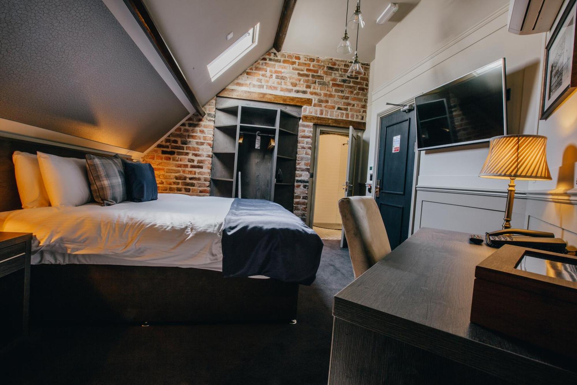 The Duke Of Edinburgh Hotel & Bar Barrow-in-Furness Buitenkant foto