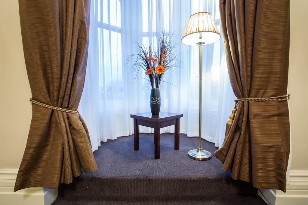 The Duke Of Edinburgh Hotel & Bar Barrow-in-Furness Buitenkant foto