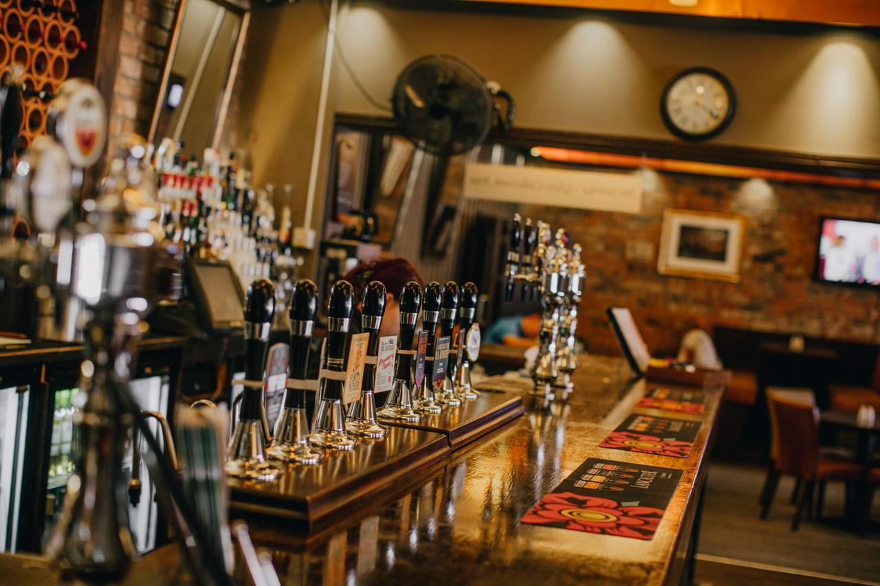 The Duke Of Edinburgh Hotel & Bar Barrow-in-Furness Buitenkant foto