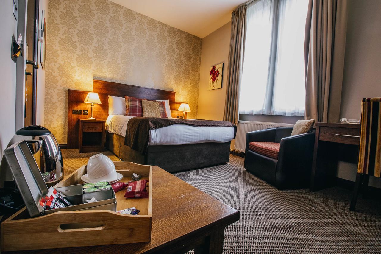 The Duke Of Edinburgh Hotel & Bar Barrow-in-Furness Buitenkant foto