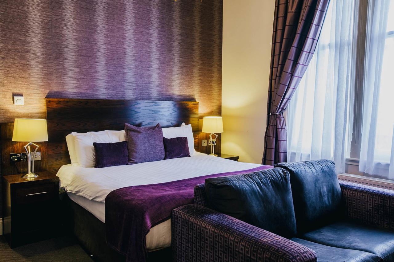 The Duke Of Edinburgh Hotel & Bar Barrow-in-Furness Buitenkant foto