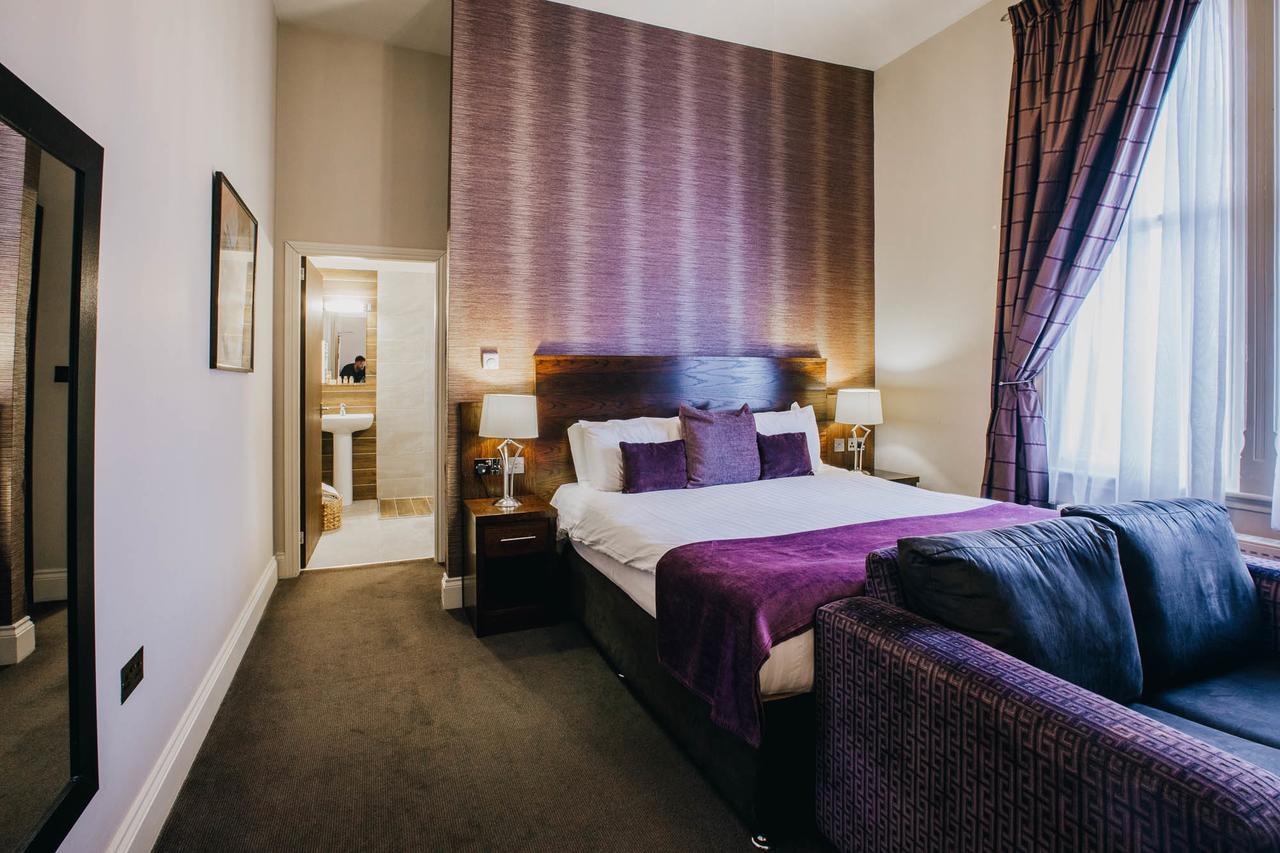 The Duke Of Edinburgh Hotel & Bar Barrow-in-Furness Buitenkant foto