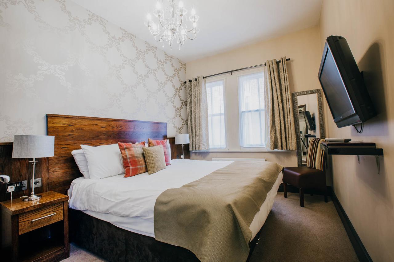 The Duke Of Edinburgh Hotel & Bar Barrow-in-Furness Buitenkant foto