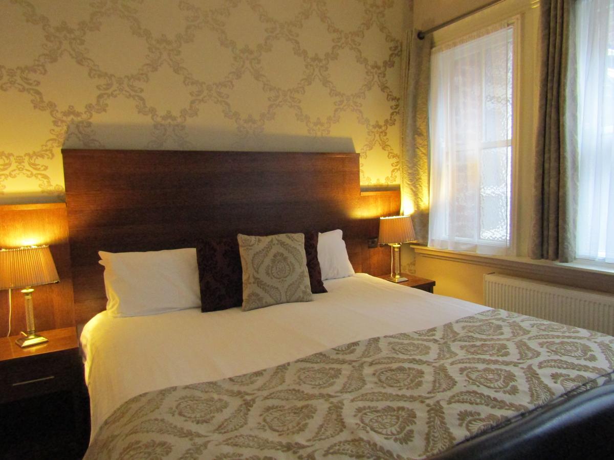The Duke Of Edinburgh Hotel & Bar Barrow-in-Furness Buitenkant foto