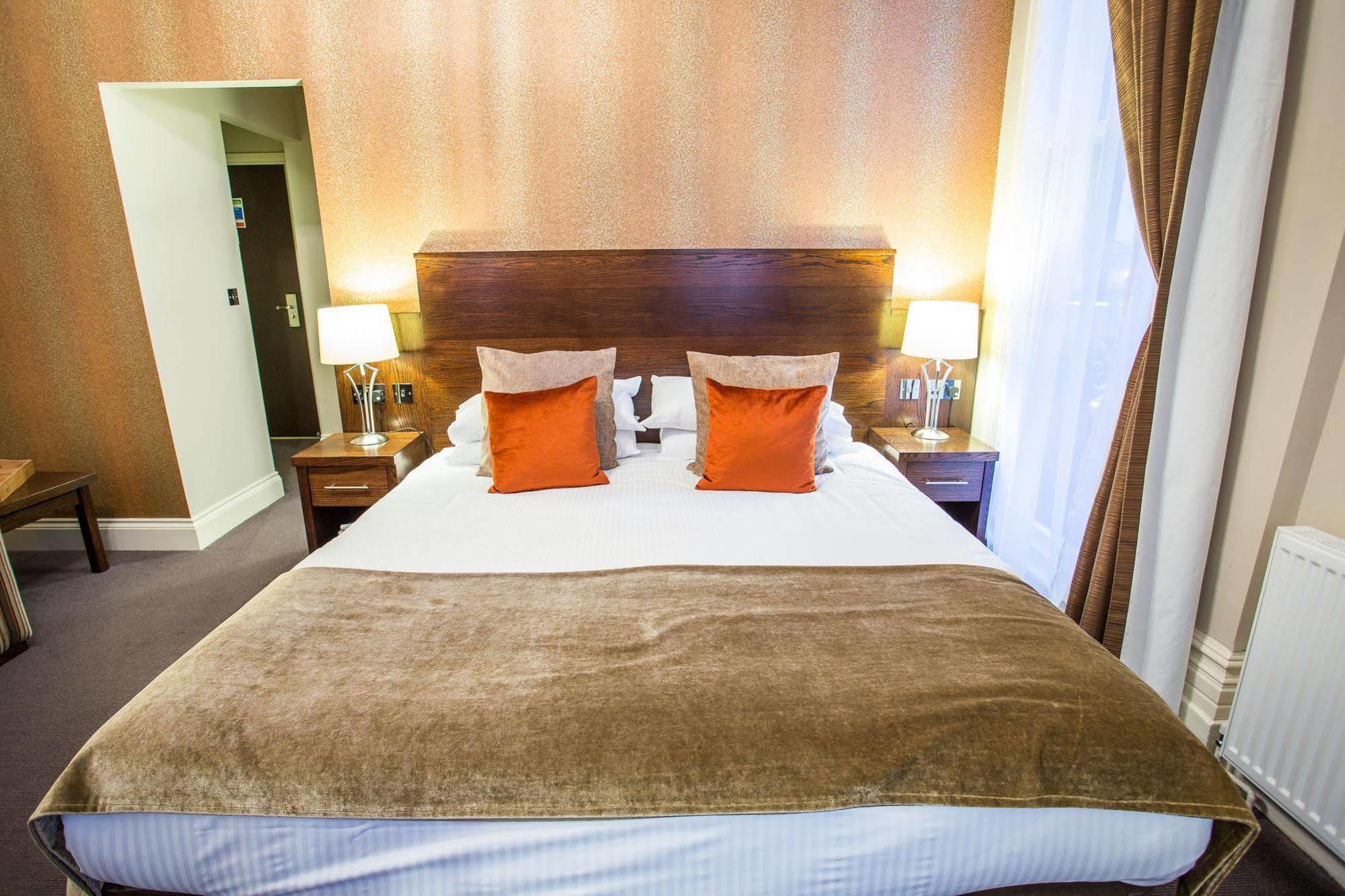 The Duke Of Edinburgh Hotel & Bar Barrow-in-Furness Buitenkant foto