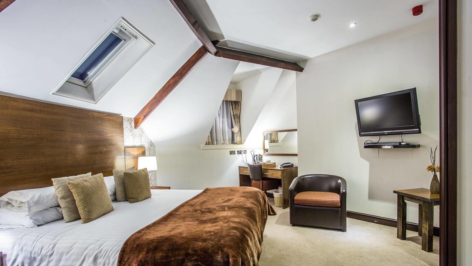 The Duke Of Edinburgh Hotel & Bar Barrow-in-Furness Buitenkant foto